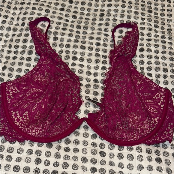 Victoria Secret - Picture 1 of 4